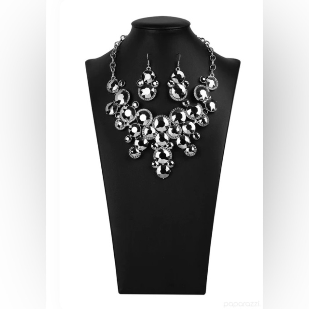 ❣️Smoky hematite stone “Fierce” Zi collection necklace.❣️*